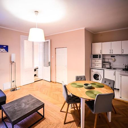 Jules' Sunny, Spacious And Central Apartment Sibiu Exteriér fotografie