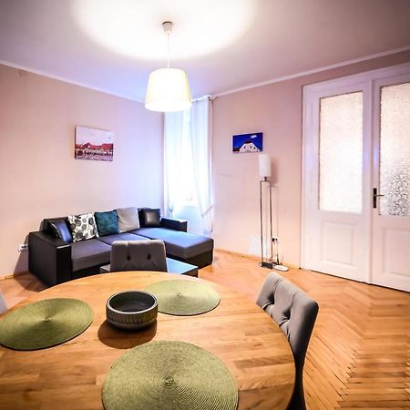 Jules' Sunny, Spacious And Central Apartment Sibiu Exteriér fotografie