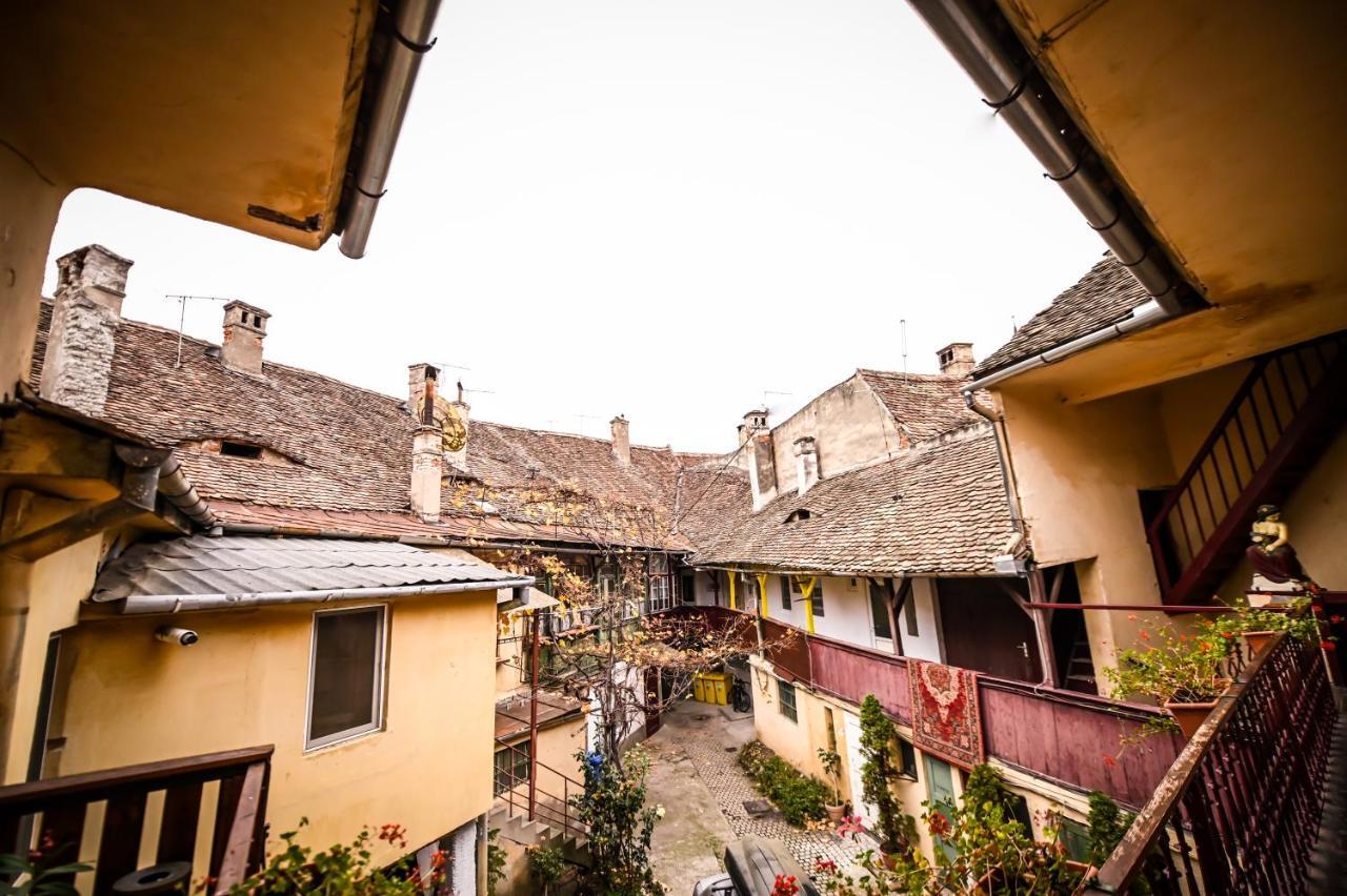 Jules' Sunny, Spacious And Central Apartment Sibiu Exteriér fotografie