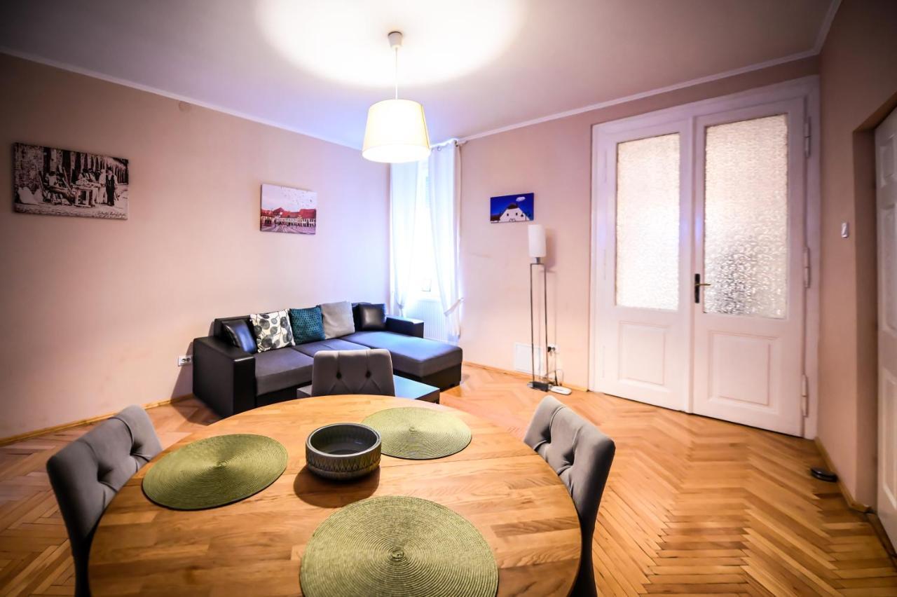Jules' Sunny, Spacious And Central Apartment Sibiu Exteriér fotografie